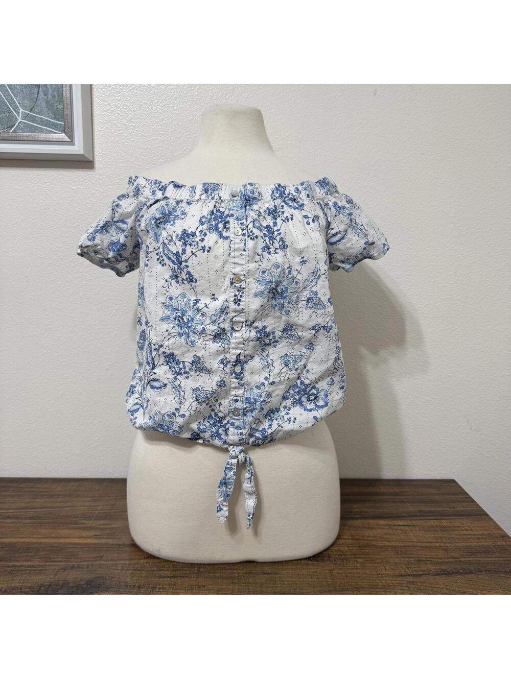 OLM Women's Medium Blue and White Floral Off-Shoulder Top